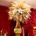 Gold reflection floral urn with faceted mirrored finish, modern statement vase for wedding centerpieces and luxury event décor.
